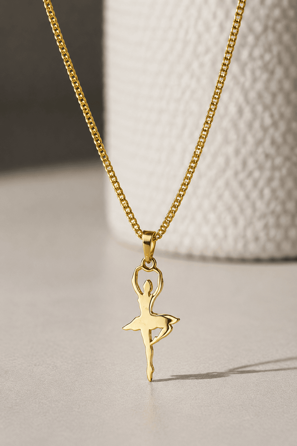 Graceful ballerina pendant necklace - 925 silver, plated with 18k gold