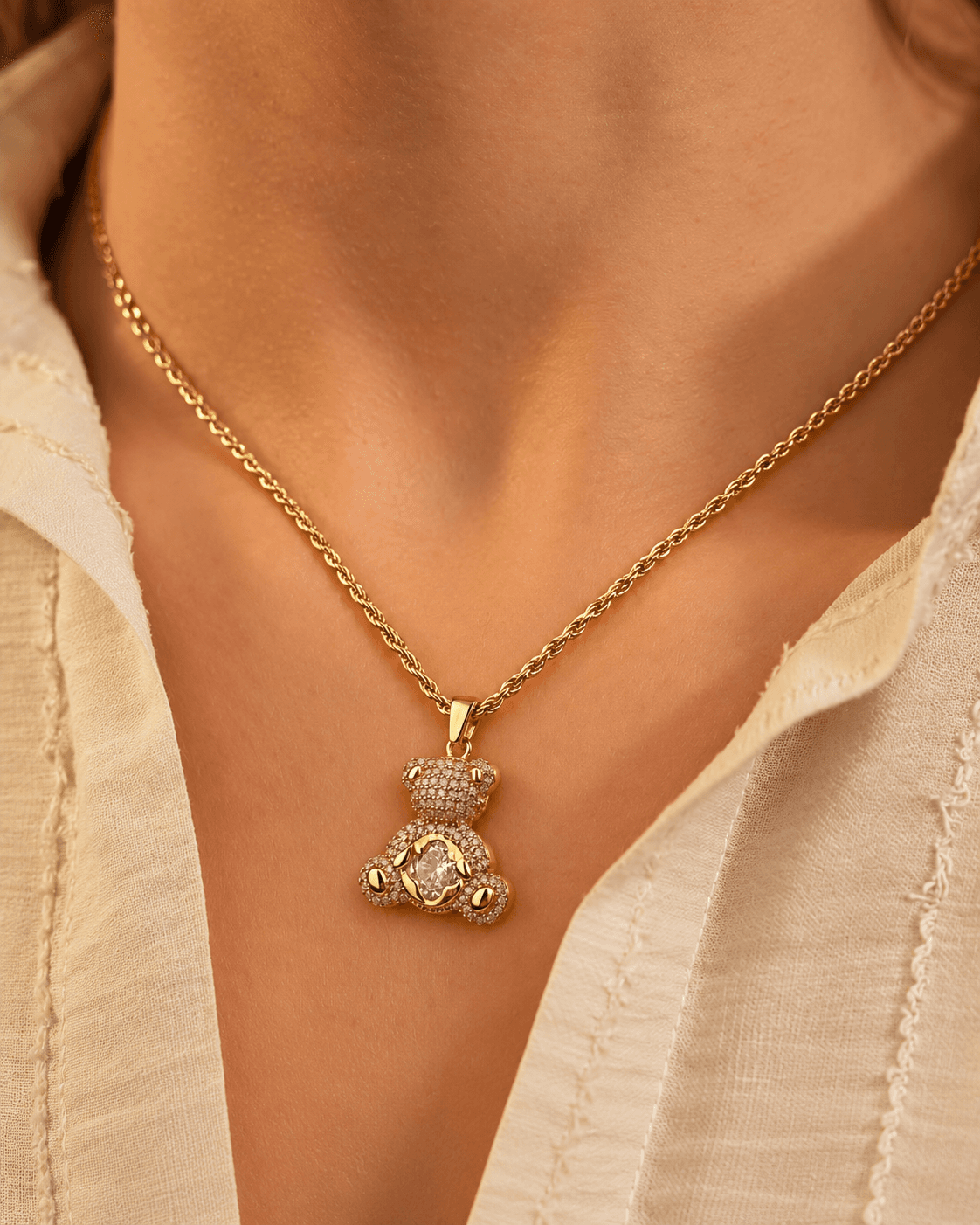 Sparkling teddy bear pendant necklace