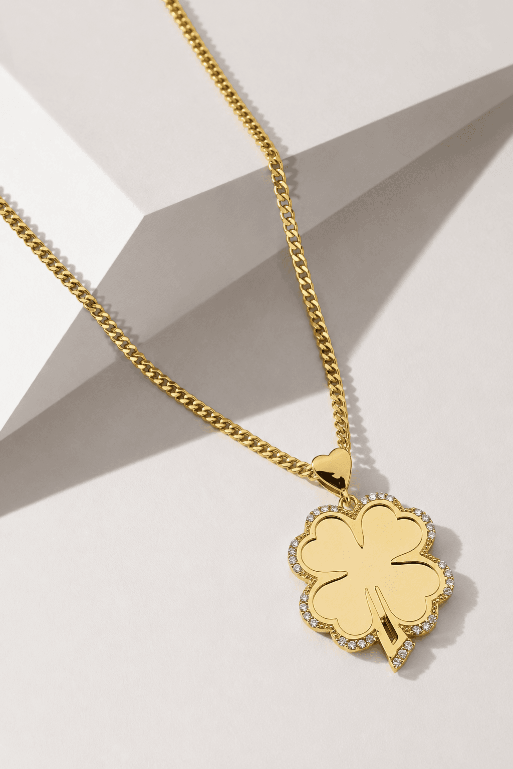 Lucky clover pendant necklace